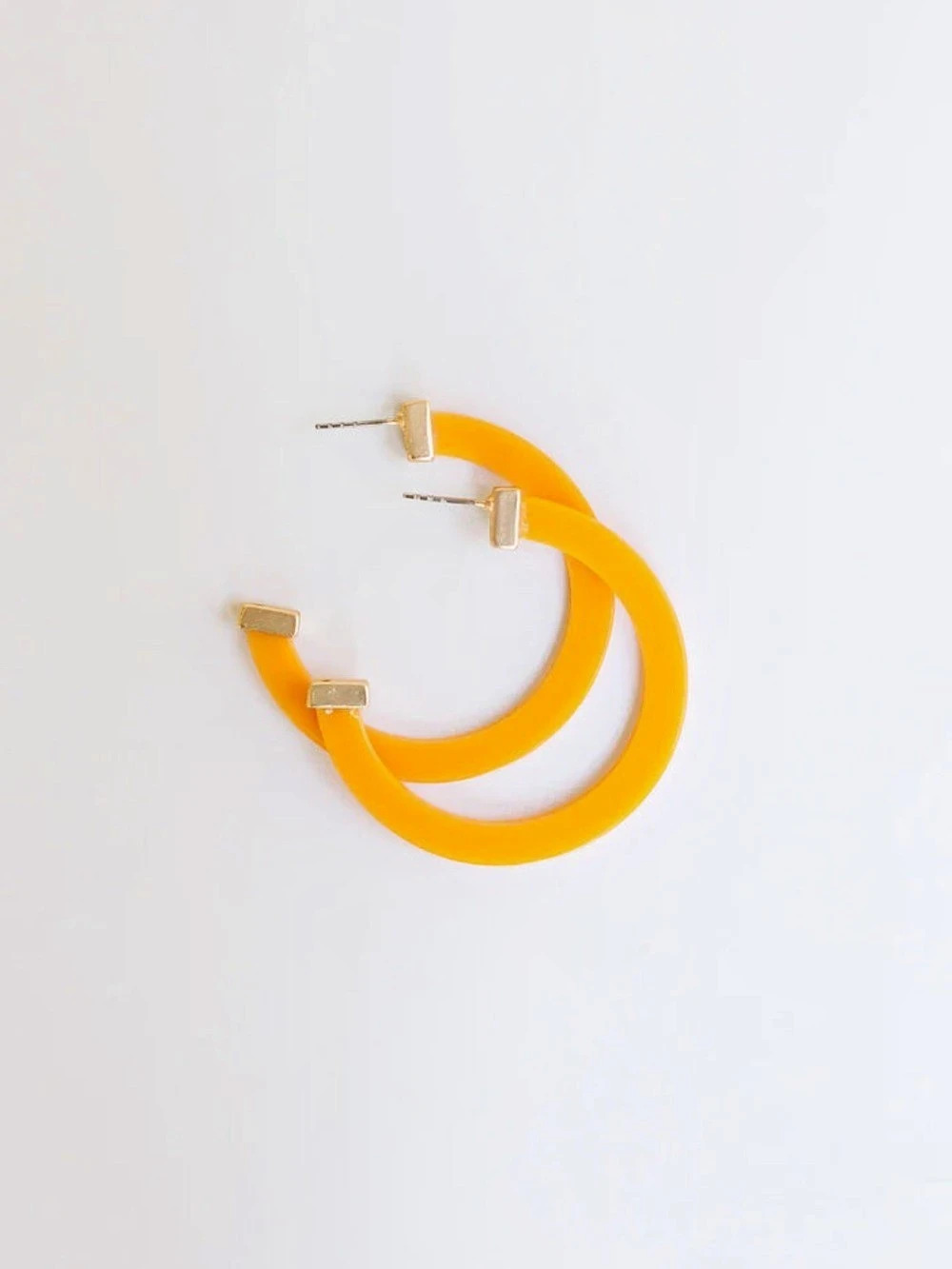 CLEMENTINE LARGE CLASSIC ACRYLIC HOOP MICHELLE MCDOWELL